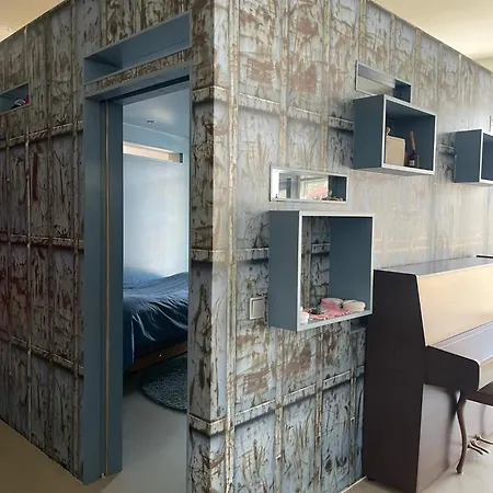 Huoneisto Chic 1960s Store-turned-home